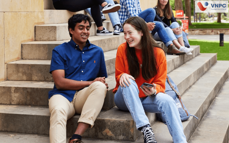 ​Eynesbury College 